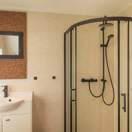 Hoeve 'vlakbij Oost' - - Farm Stables Bed & Breakfast