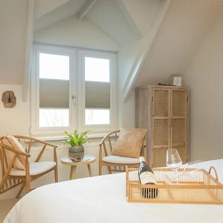 Bed & Breakfast Hoeve 'vlakbij Oost' - - Farm Stables *